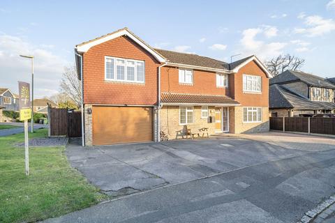 5 bedroom detached house for sale, Puttenham Road, Chineham, Basingstoke, RG24 8RA