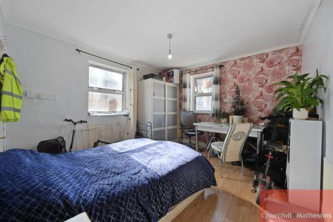 2 bedroom flat for sale, Oldfield Road, London