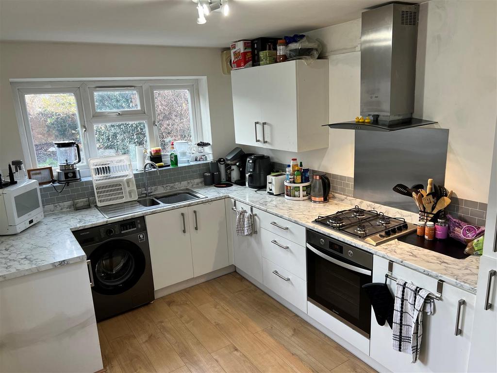 KITCHEN 1.jpg