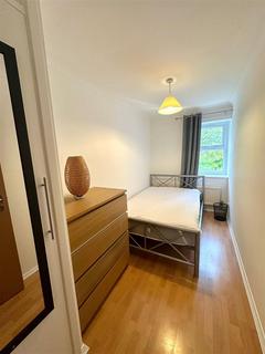 1 bedroom in a house share to rent, Sewardstone Road, London