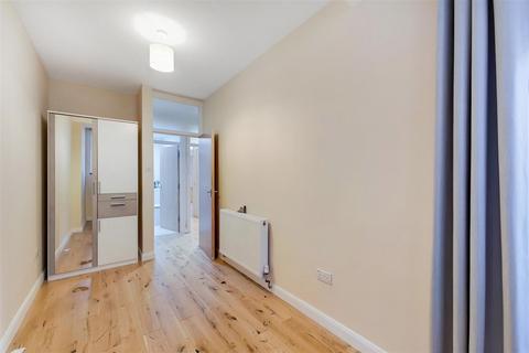 2 bedroom flat to rent, Comeragh Road, Barons court