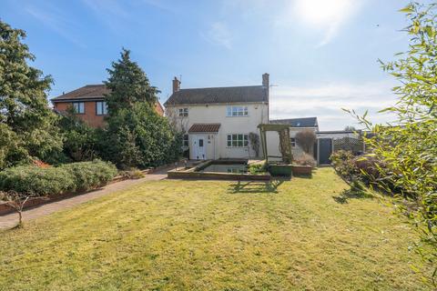 4 bedroom detached house for sale, Beccles Road, Bradwell