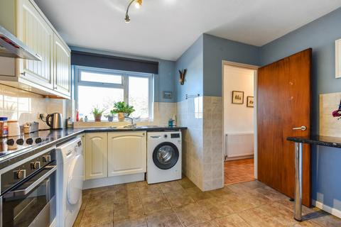 6 Dover Close, Alresford, SO24 9PG