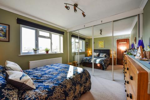 6 Dover Close, Alresford, SO24 9PG