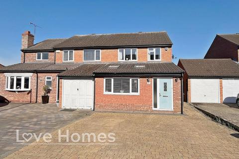 3 bedroom semi-detached house for sale, Trent Avenue, Flitwick