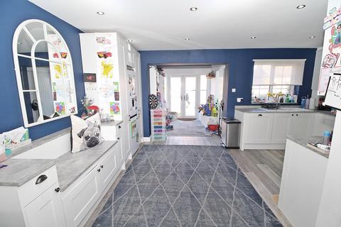 3 bedroom semi-detached house for sale, Trent Avenue, Flitwick