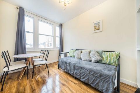 1 bedroom flat for sale, Lavender Hill, London SW11