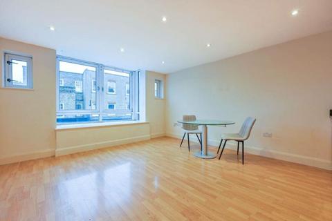 1 bedroom flat for sale, Cowleaze Road, Kingston Upon Thames, KT2 6