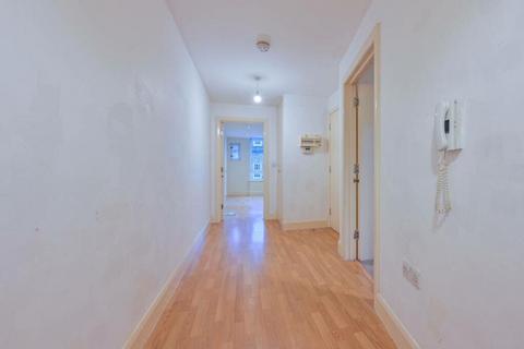 1 bedroom flat for sale, Cowleaze Road, Kingston Upon Thames, KT2 6