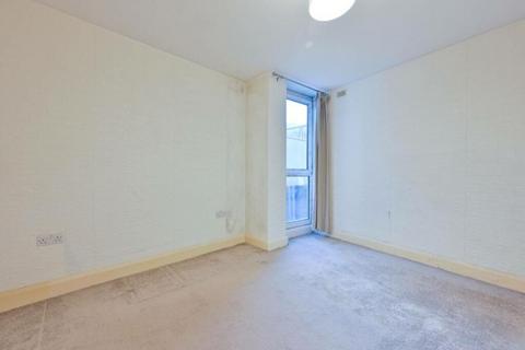 1 bedroom flat for sale, Cowleaze Road, Kingston Upon Thames, KT2 6