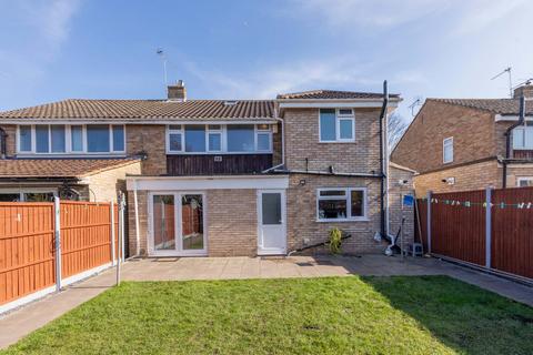 25 Thames Road, Slough, SL3 8DX