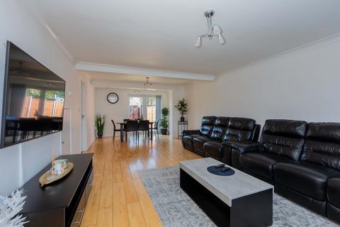 25 Thames Road, Slough, SL3 8DX