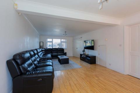25 Thames Road, Slough, SL3 8DX
