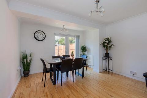 25 Thames Road, Slough, SL3 8DX