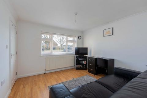 25 Thames Road, Slough, SL3 8DX