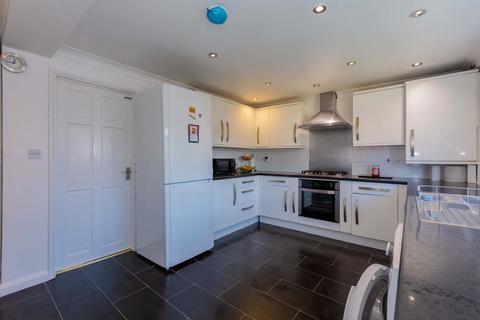 25 Thames Road, Slough, SL3 8DX