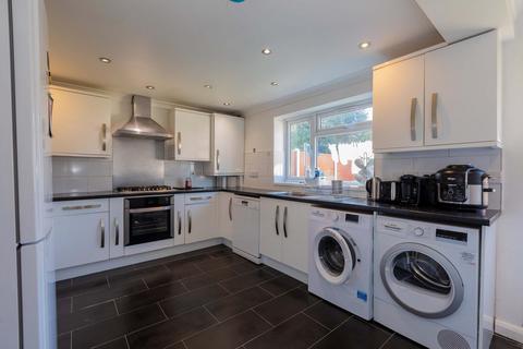 25 Thames Road, Slough, SL3 8DX