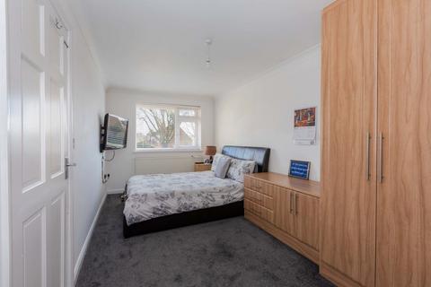 25 Thames Road, Slough, SL3 8DX