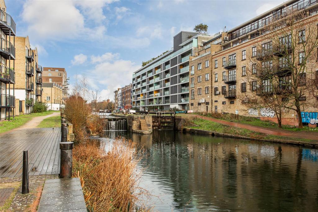 Views of Regents canal