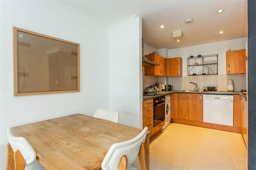 Dining area to kitchen