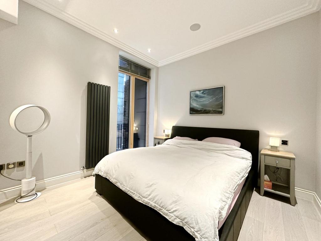 Master Bedroom (2)