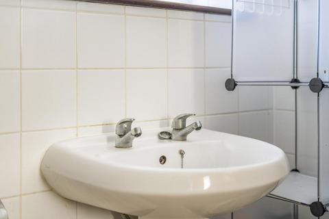 1 bedroom flat for sale, Three Mile Cross,  Berkshire,  RG7