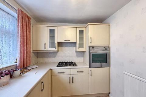 2 bedroom flat for sale, Coal Hill Green, Leeds LS13