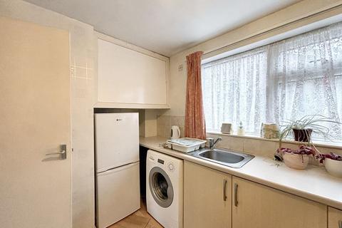 2 bedroom flat for sale, Coal Hill Green, Leeds LS13