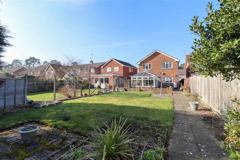 4 bedroom detached house for sale, Compton Road, Fleet GU52