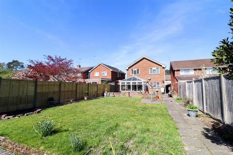 11 Compton Road, Church Crookham, Fleet, GU52 6JF