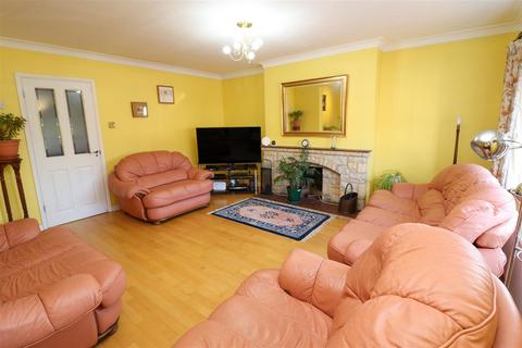 11 Compton Road, Church Crookham, Fleet, GU52 6JF