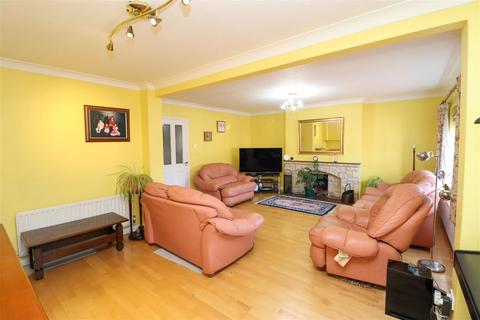 11 Compton Road, Church Crookham, Fleet, GU52 6JF