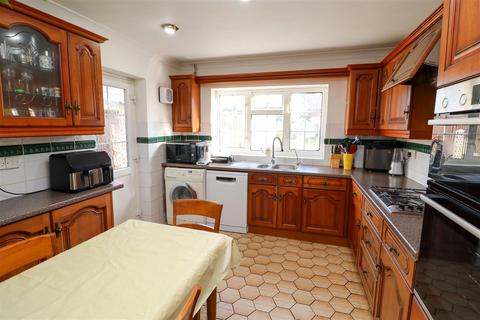 11 Compton Road, Church Crookham, Fleet, GU52 6JF