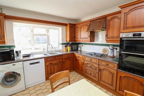 11 Compton Road, Church Crookham, Fleet, GU52 6JF