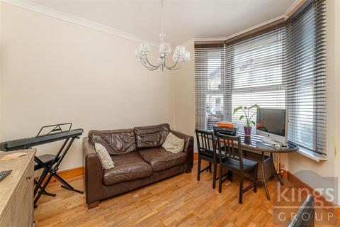 2 bedroom flat for sale, Haroldstone Road, London