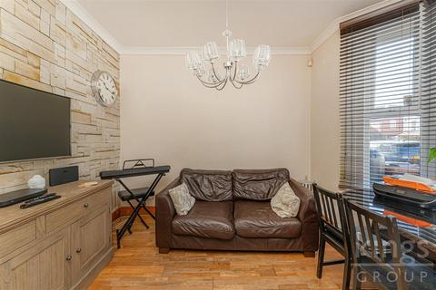 2 bedroom flat for sale, Haroldstone Road, London