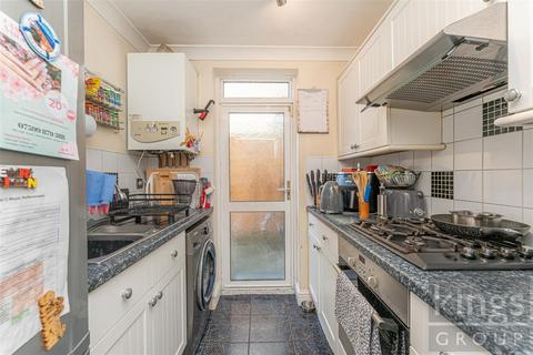 2 bedroom flat for sale, Haroldstone Road, London