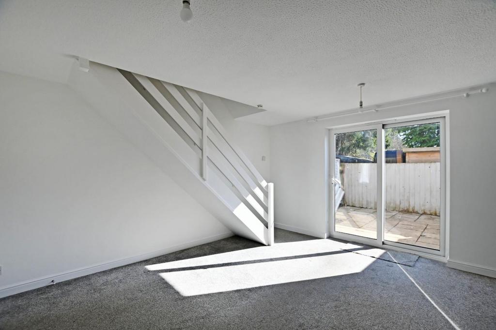 Sitting/dining room