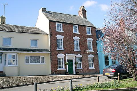 5 bedroom terraced house for sale, High Street, Newnham, Gloucestershire. GL14 1BY