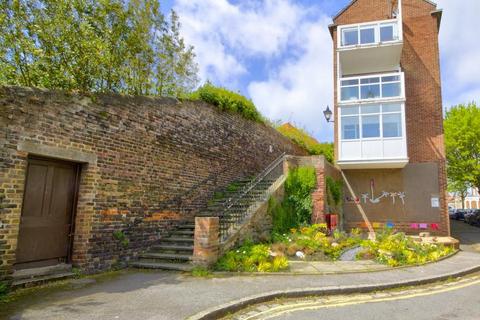 2 bedroom apartment to rent, The Parade, Folkestone