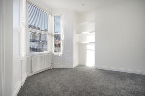 2 bedroom flat for sale, Hornsey Park Road, London, N8