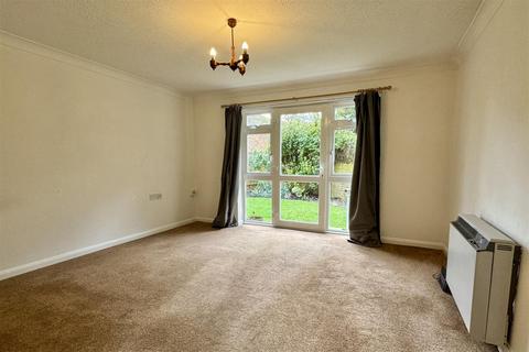 2 bedroom retirement property for sale, Farncombe - Allingham Court