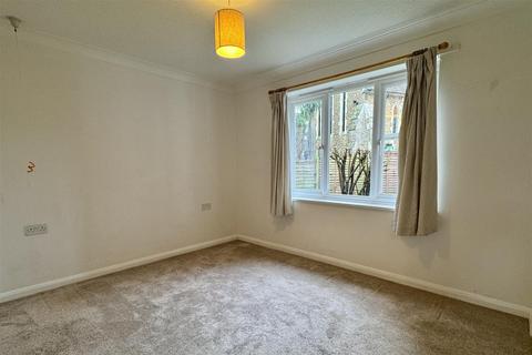 2 bedroom retirement property for sale, Farncombe - Allingham Court