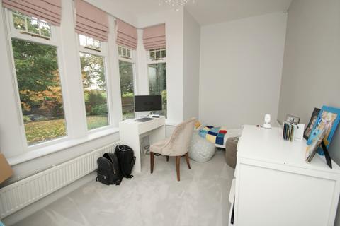 2 bedroom flat to rent, Old Park Road, Leeds, West Yorkshire, UK, LS8