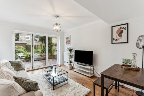 2 bedroom flat for sale, Lysia Street, London