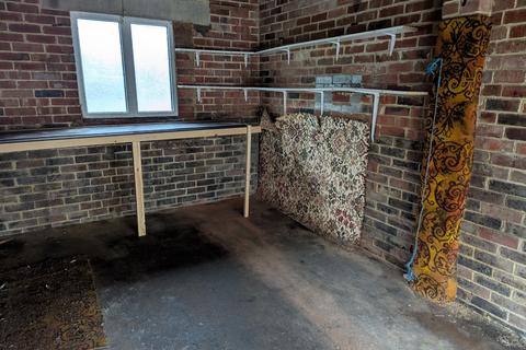 Garage to rent, Garage Nyetimber Hill, Brighton