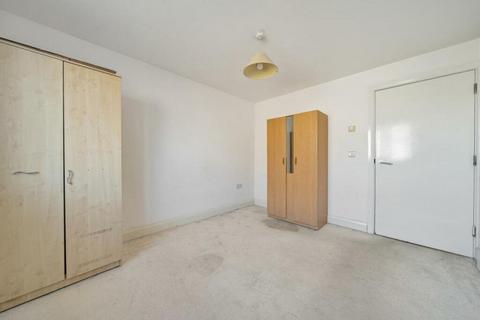 3 bedroom flat for sale, Cowleaze Road, Kingston upon Thames, KT2 6