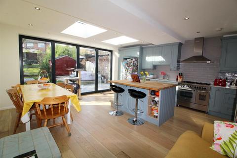 5 bedroom semi-detached house for sale, Brunswick Park Road, London N11