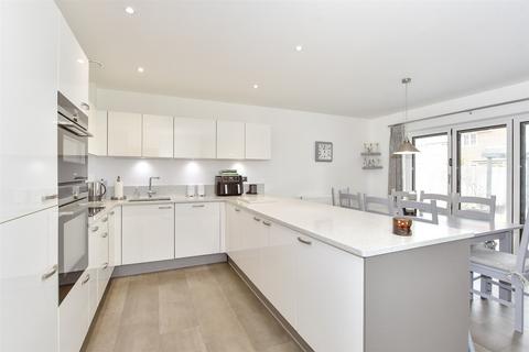 4 bedroom detached house for sale, Sonning Crescent, Bognor Regis, West Sussex