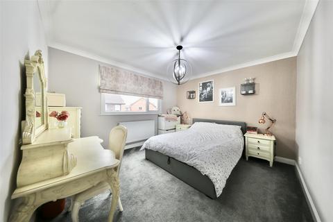 3 bedroom semi-detached house for sale, Oak Tree Estate, Preston, Hull